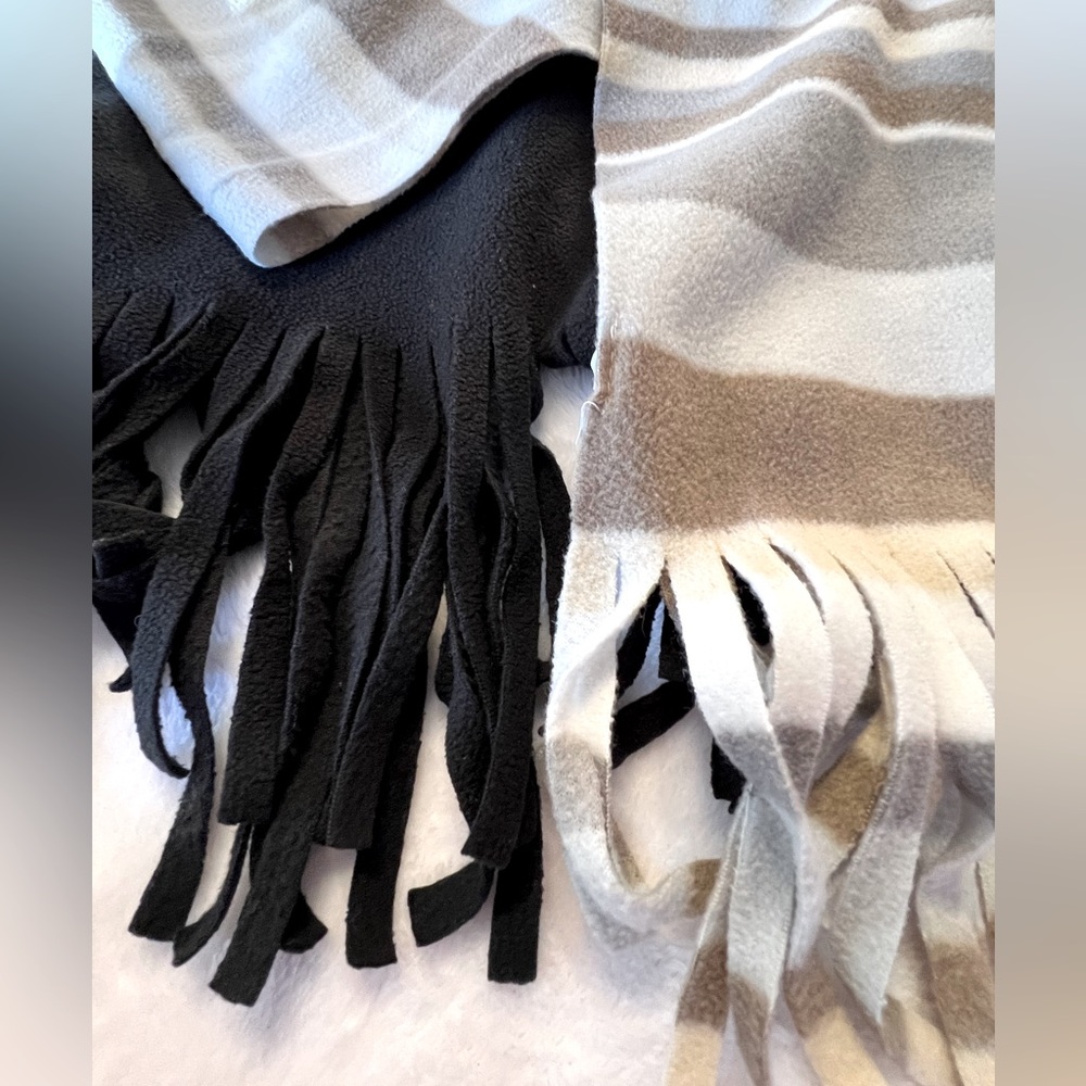 Old Navy Fleece Scarf Set with Fringe  Black & Striped Brown Tan White - Picture 4 of 4